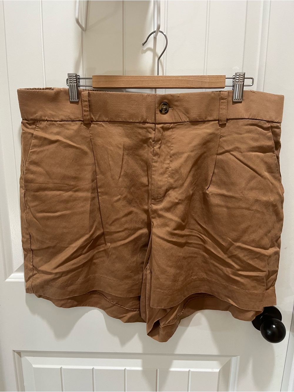 Torrid Women's Plus Size Studio Linen Shorts in Brown - Damaged - 20